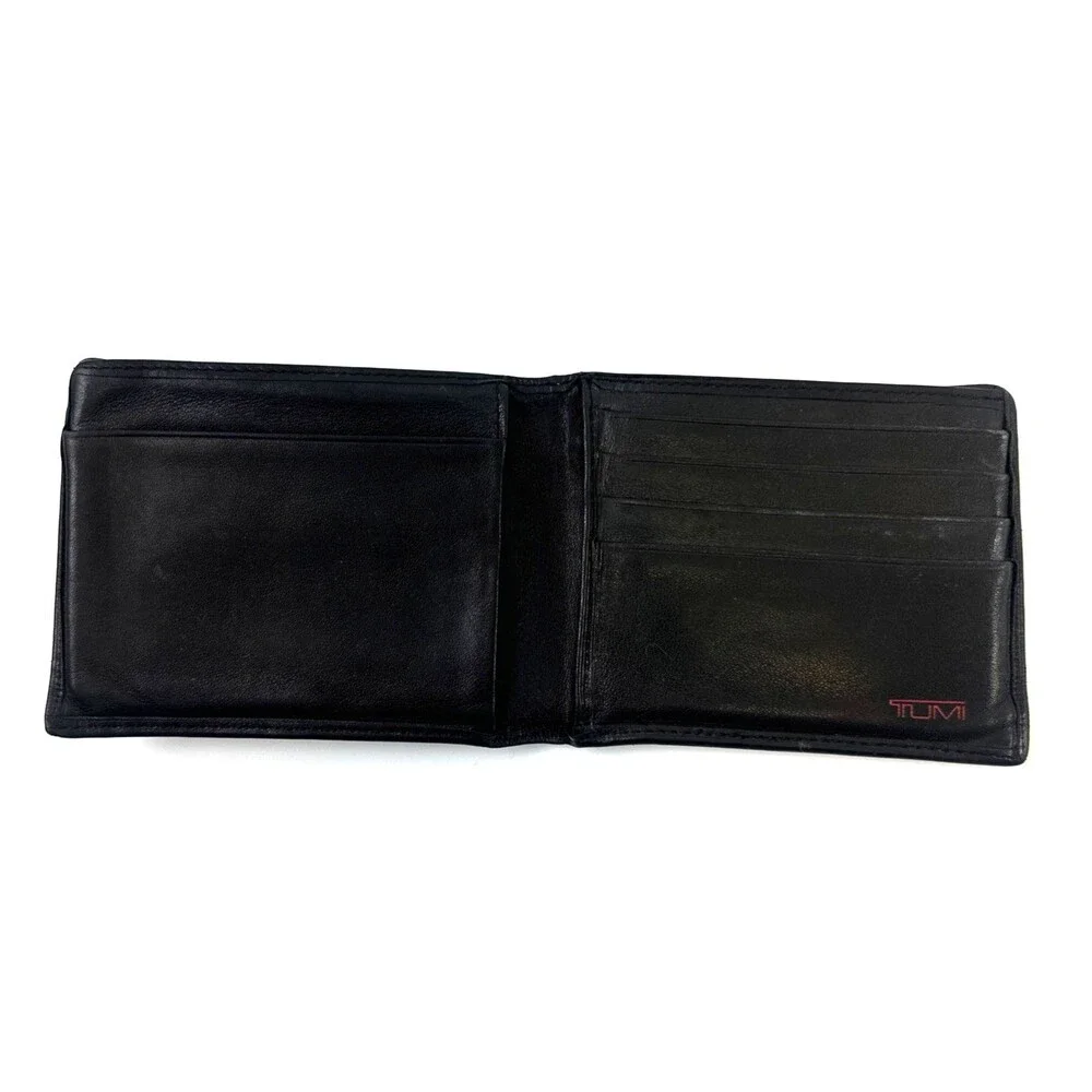 Tumi Black Leather Wallet Slim Flat Smooth Bi-Fold Credit Cards Slots Unisex